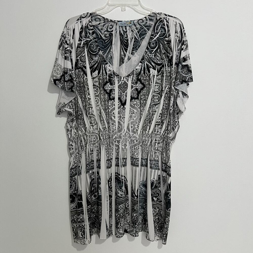 Unity World Wear Women’s Size 3X Black & White Boho Artsy Flowy Y2k V-Neck Top